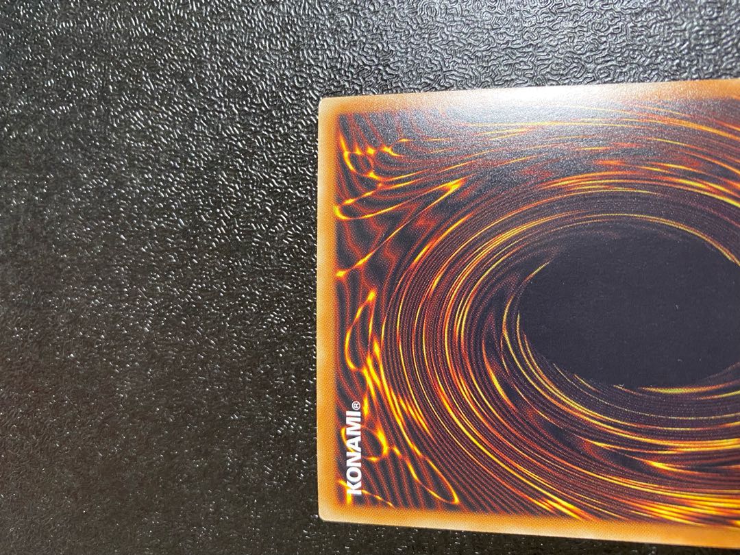 ブラック・マジシャン パラレル ホログラフィックレア