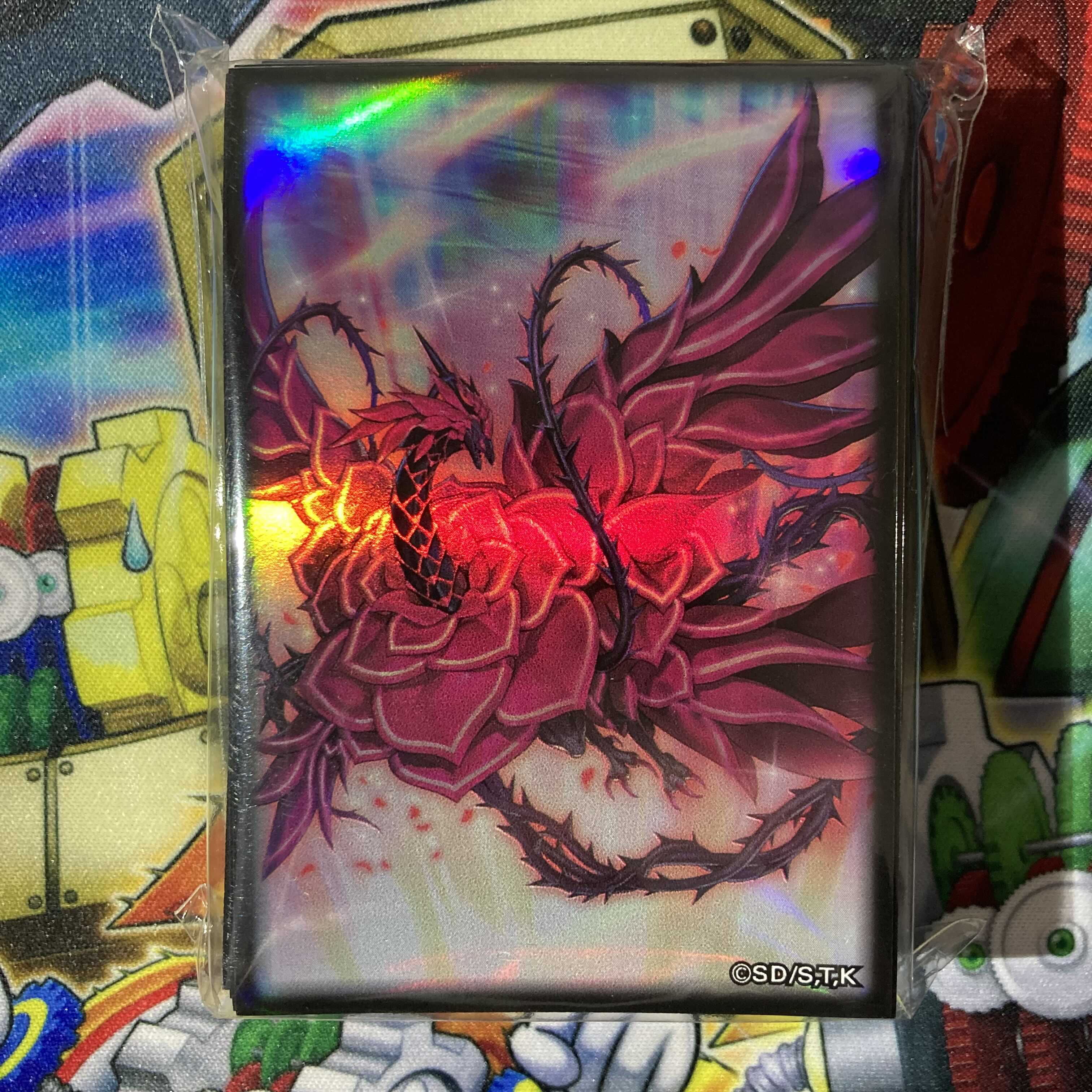 全商品オープニング価格！ 遊戯王 ブラッド・ローズ・ドラゴン スリーブ 100枚入り 新品未 サプライ・アクセサリ・グッズ