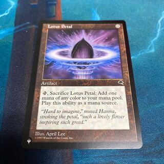 水蓮の花びら　英語版