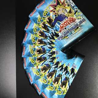 This is the first time I've ever seen a 10-pack of the Blue-Eyes White Dragon legend.