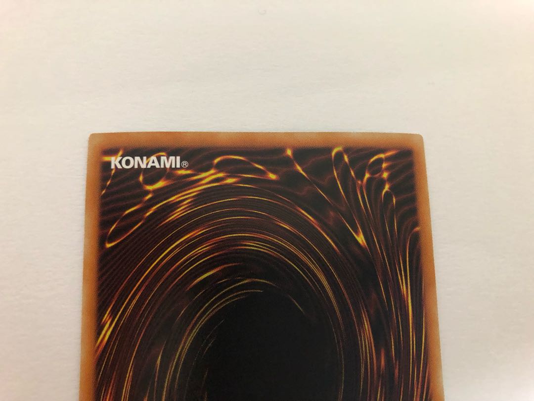 ブラック・マジシャン・ガール ホログラフィックレア