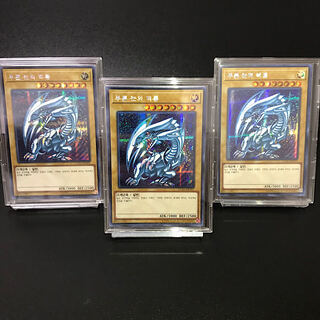 [Beautiful Secret Rare] Blue-Eyes White Dragon 3-card set + Pro Tekt sleeve included [Outside Umi edition].