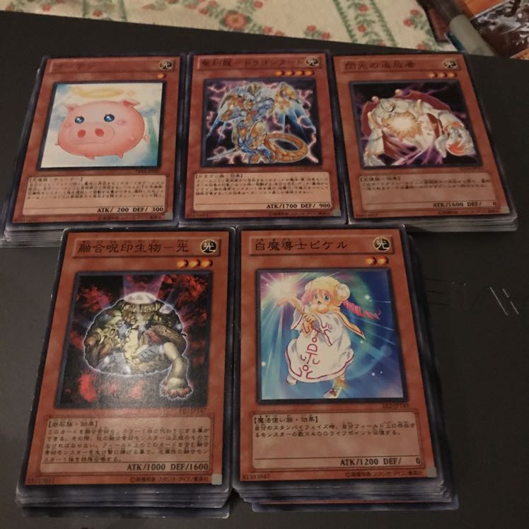 Yu-Gi-Oh! Light Attribute Monster 100-Card Set