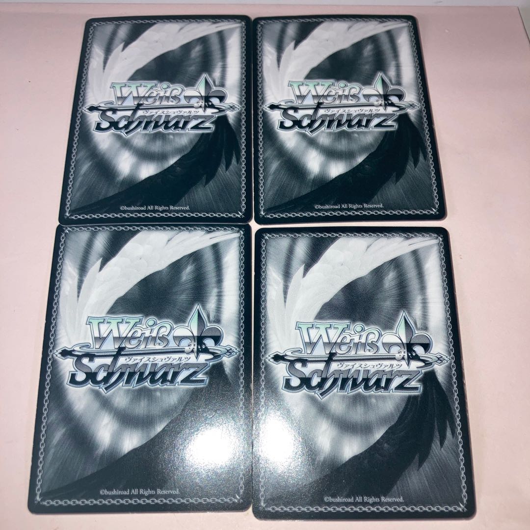 4 Weiss Schwarz