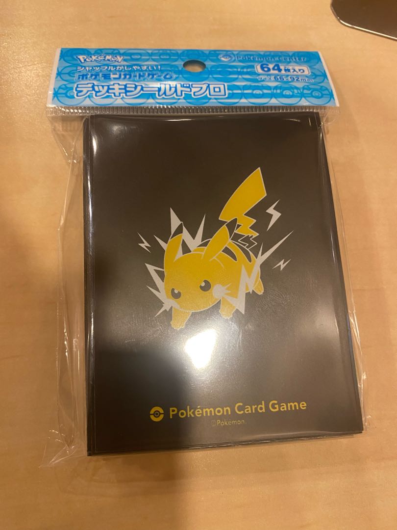 ピカチュウ　デッキシールドプロ