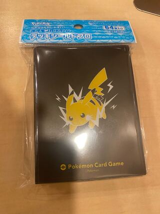 ピカチュウ　デッキシールドプロ