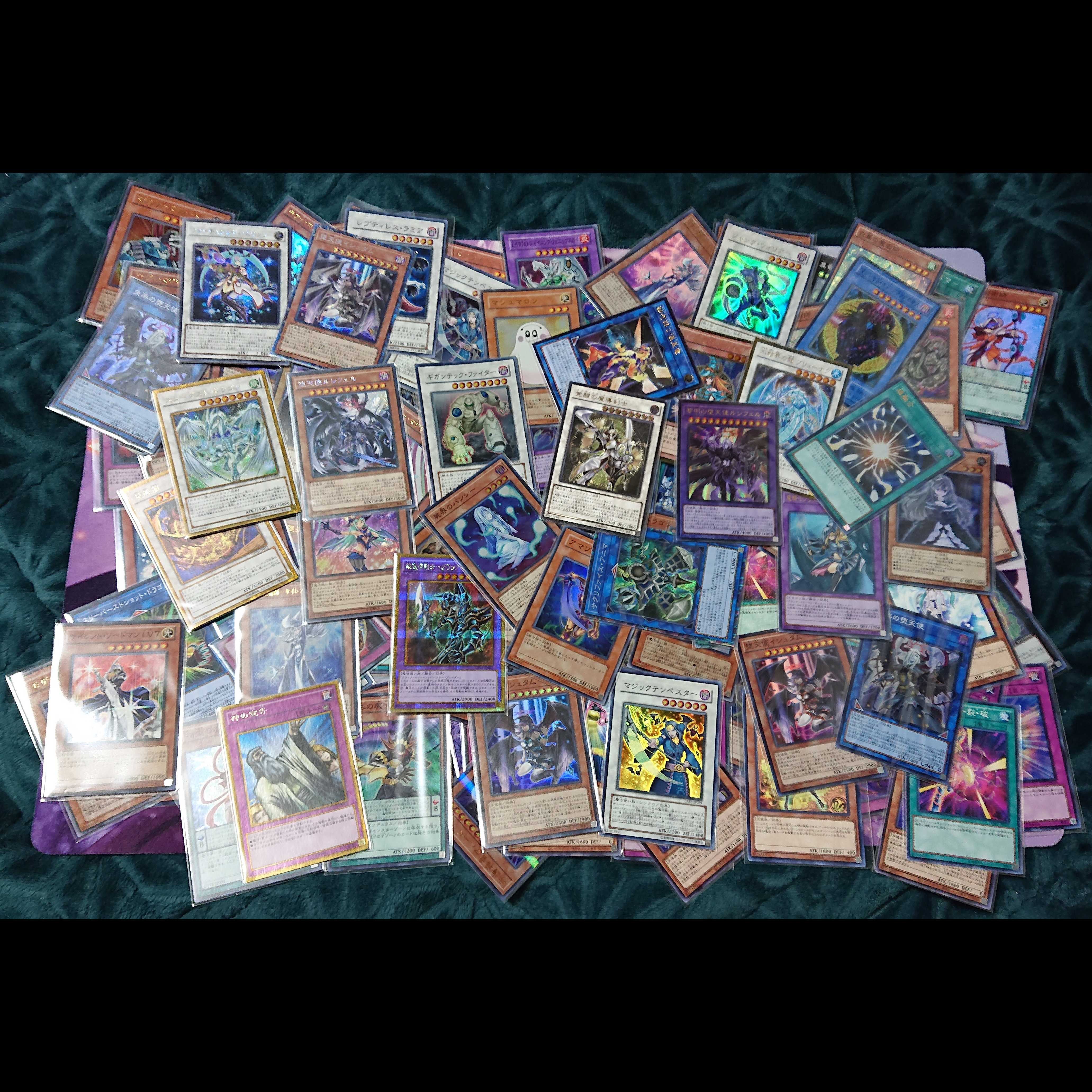 Free Shipping / New Year's Special Price] Yu-Gi-Oh! About 1200 cards set, early version, 5 kinds of character sleeves