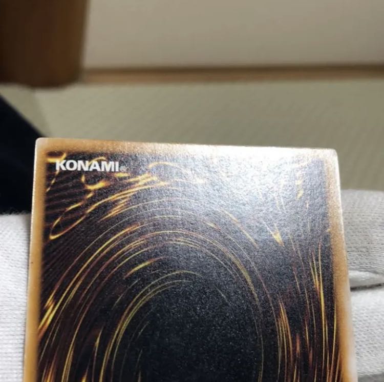 Exclusive to Mr. Yoshi. Two standard Blue-Eyes White Dragon reliefs and one dark blue-gloss Blue-Eyes White Dragon.