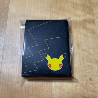 ピカチュウ　海外版　25周年　デッキシールド  スリーブ　64枚　中古品