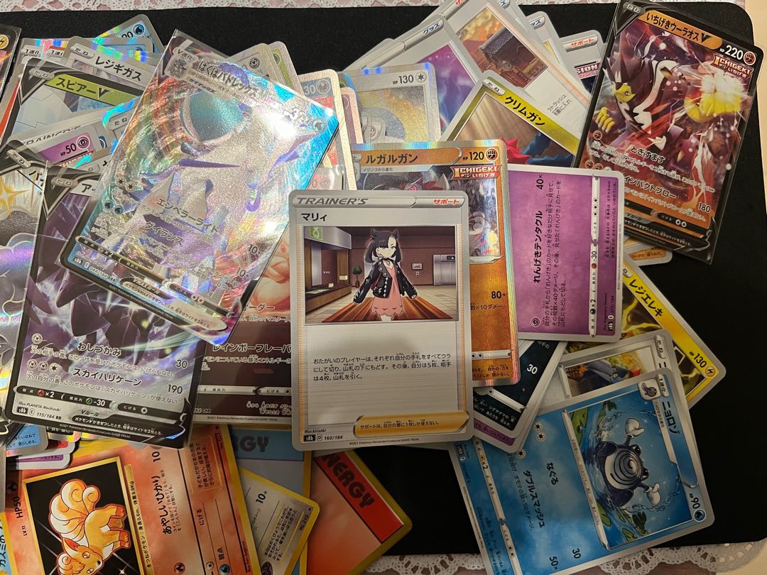 44 Pokémon cards, 1 set Integrity Random