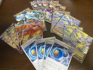 Pokémon Cards brick Uraos, Zeraora, Blaziken, Energi v, vmax