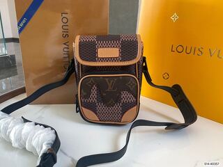 LOUISVUITTON 26.5cm