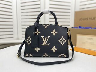 LOUISVUITTON 26.5cm