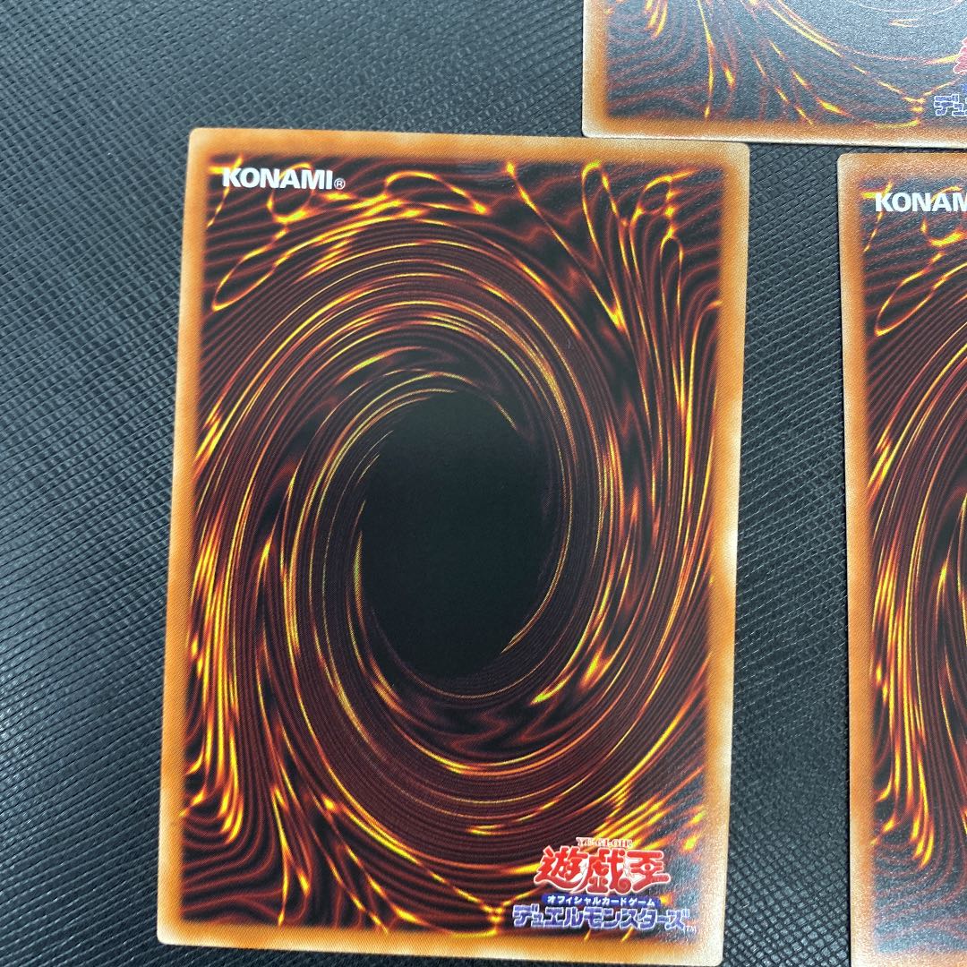 D. Earphones Ultra Rare x 3