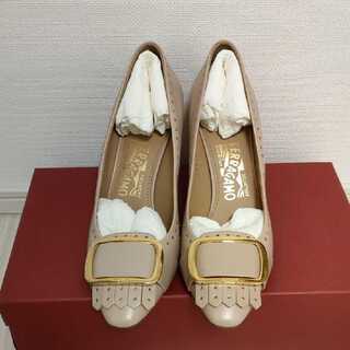 新品未使用★　フェラガモ　パンプス　ベージュ 24cm