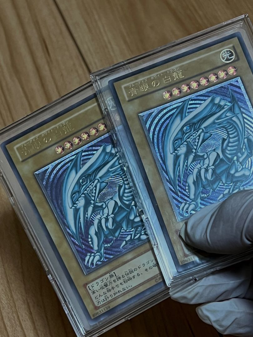 Blue-Eyes White Dragon relief, light blue gloss