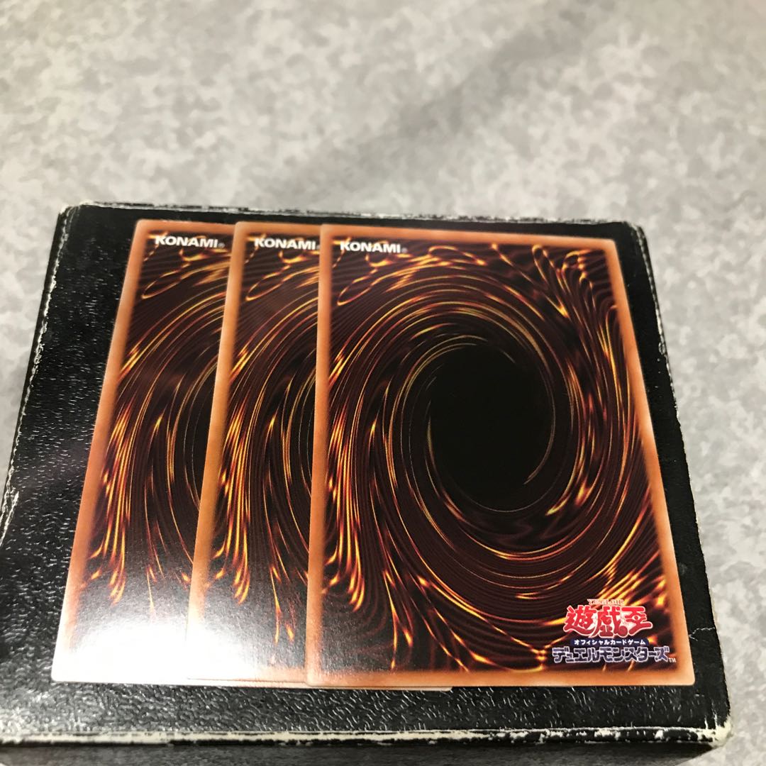 Dinolfia Terrigia, 3 super-rare cards.