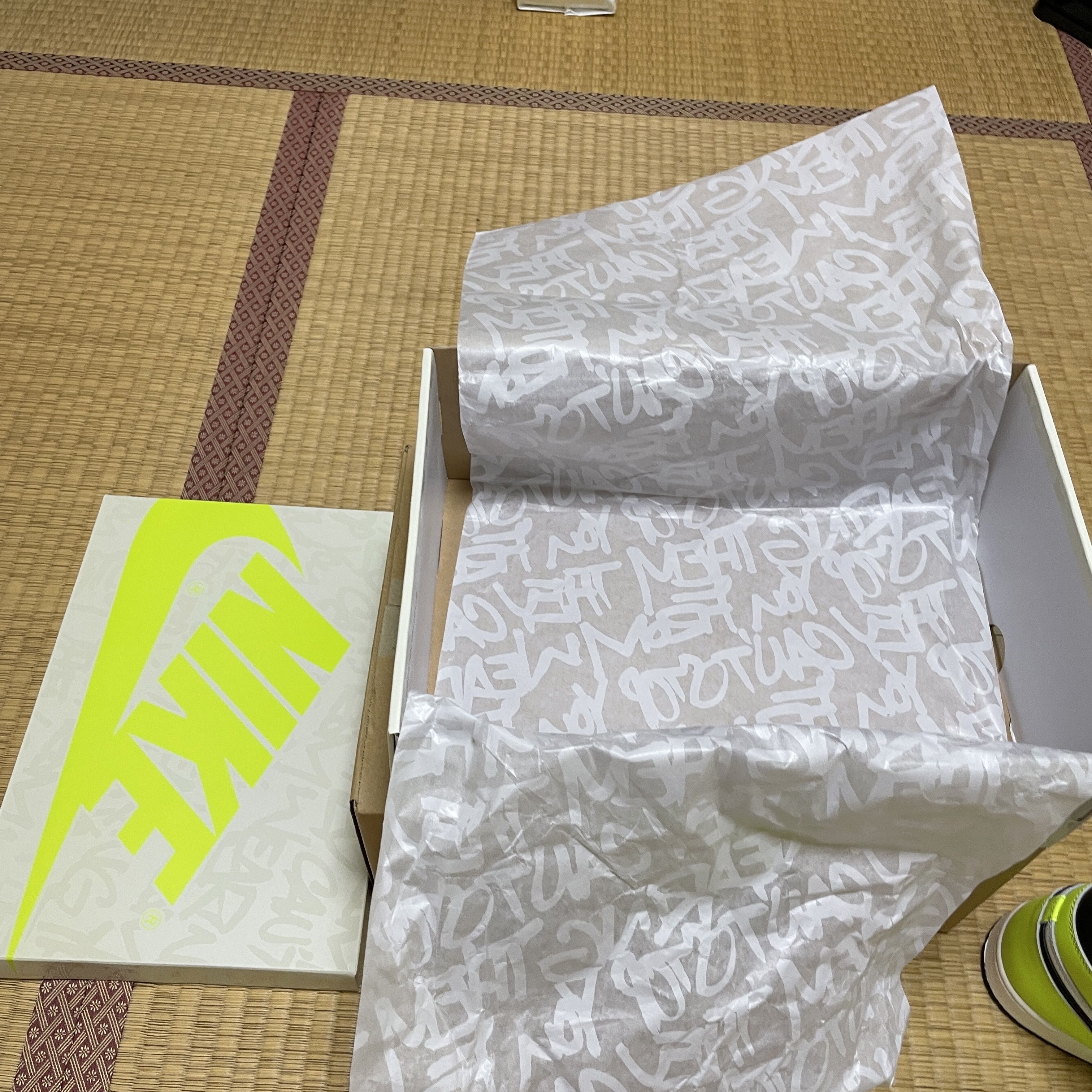 30% Coupon Eligible 28cm Nike Air Jordan 1 High OG "Volt/Visionnaire" 28cm