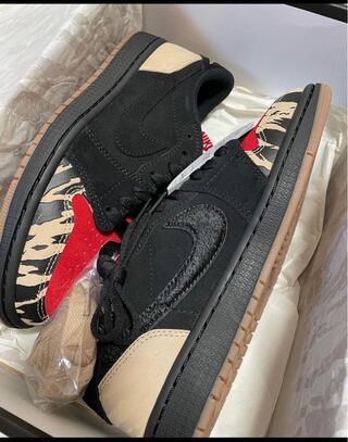 ソールフライ × ナイキ エアジョーダン1 ロー "ブラック アンド スポーツ レッド" 24cm