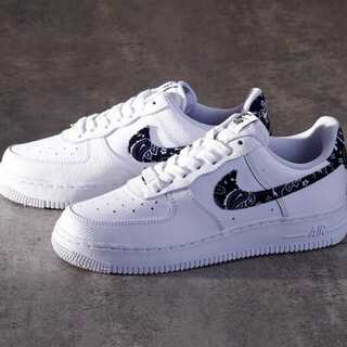 ナイキ ウィメンズ エアフォース 1 ロー '07 エッセンシャル "ブラック ペイズリー" 27.5cm