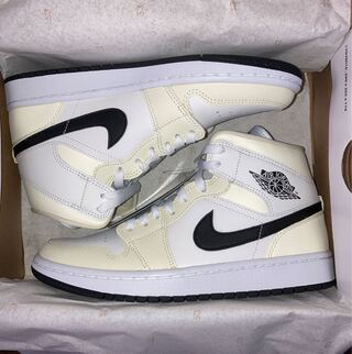 ナイキ ウィメンズ エアジョーダン1 ミッド "ココナッツ ミルク" 24.5cm