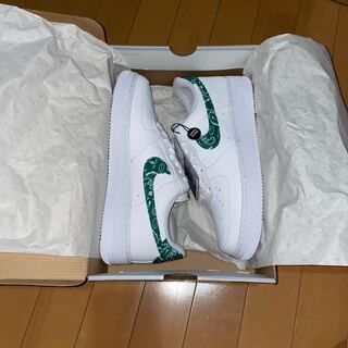 ナイキ ウィメンズ エアフォース1 ロー '07 エッセンシャル "グリーン ペイズリー" 28cm