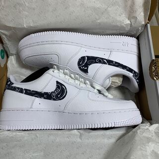 ナイキ ウィメンズ エアフォース 1 ロー '07 エッセンシャル "ブラック ペイズリー" 26cm