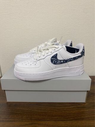 ナイキ ウィメンズ エアフォース 1 ロー '07 エッセンシャル "ブラック ペイズリー" 23cm