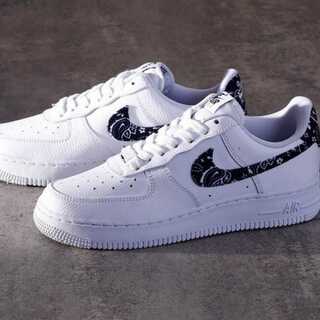 ナイキ ウィメンズ エアフォース 1 ロー '07 エッセンシャル "ブラック ペイズリー" 28cm