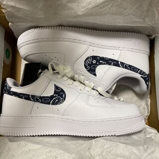 ナイキ ウィメンズ エアフォース 1 ロー '07 エッセンシャル "ブラック ペイズリー" 27.5cm