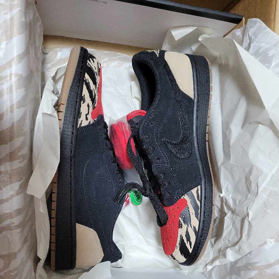 Sole Fly x Nike Air Jordan 1 Low "Black and Sport Red" 27cm