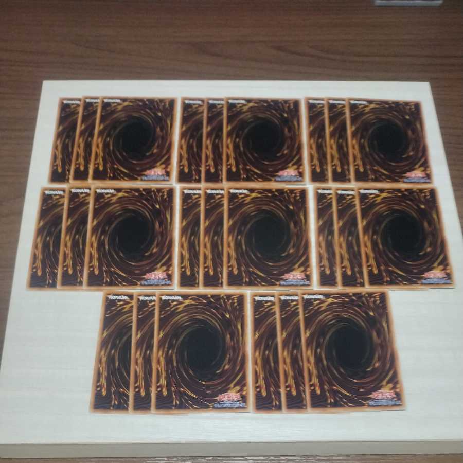 24 picture cards of three swordsmen