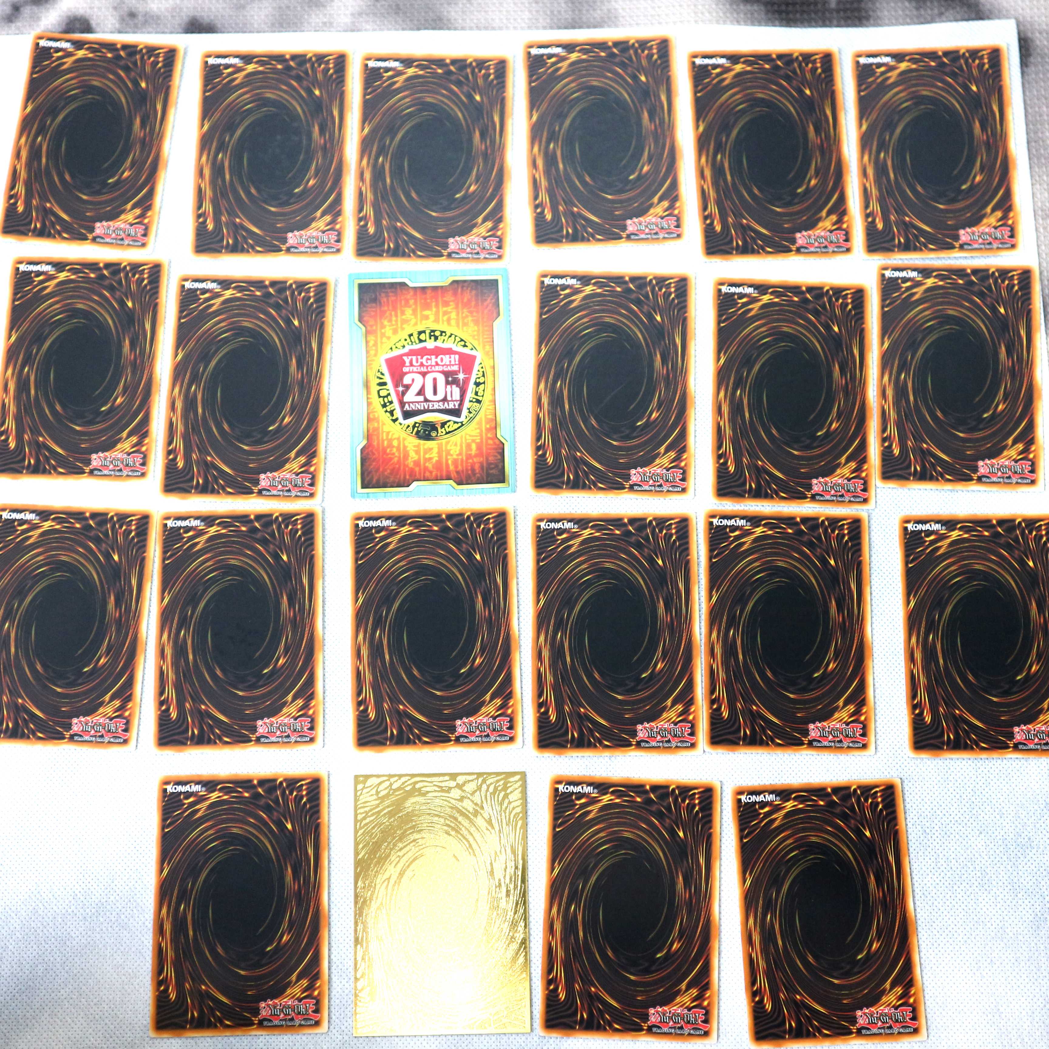 Yu-Gi-Oh! Black Magician 22-card set, made outside Umi, with metal cards.