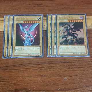 Blue-Eyes White Dragon Red-Eyes Black Dragon Different Illustration Set