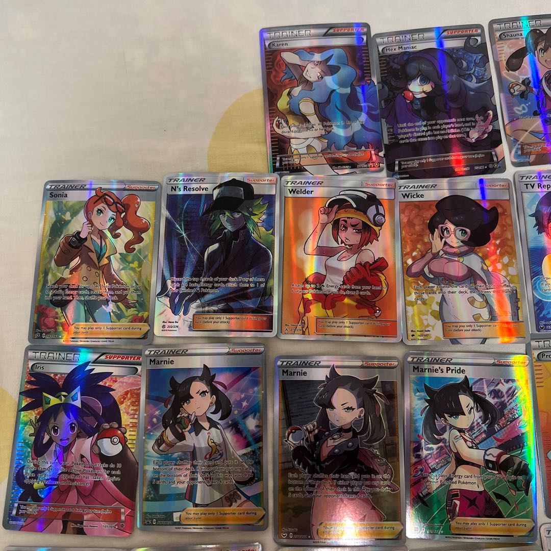 100 Pokémon cards in English