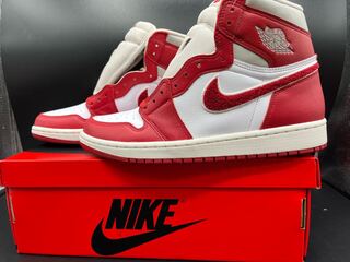 ナイキ ウィメンズ エアジョーダン1 ハイ OG "バーシティレッド/シェニール" 27cm
