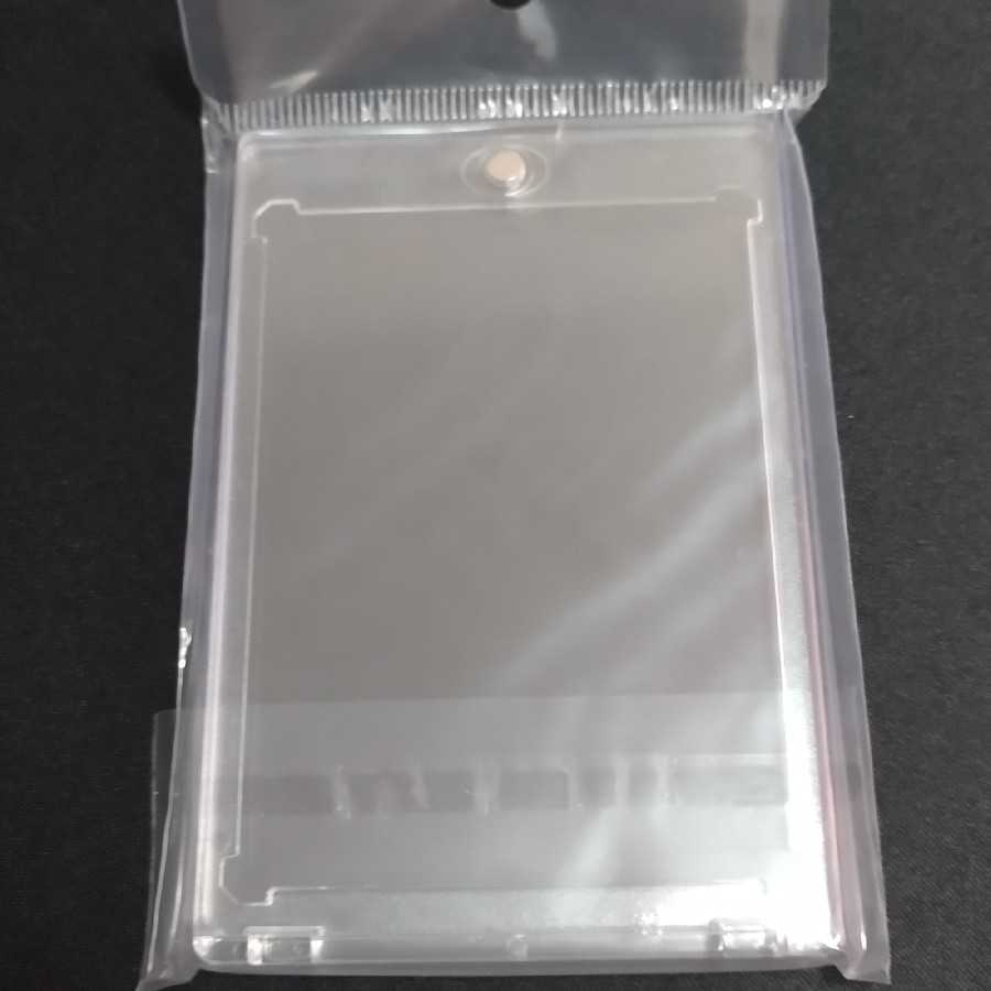 Magnet loader with extras, 35pt card pro tekter top loader, extras, card saver.