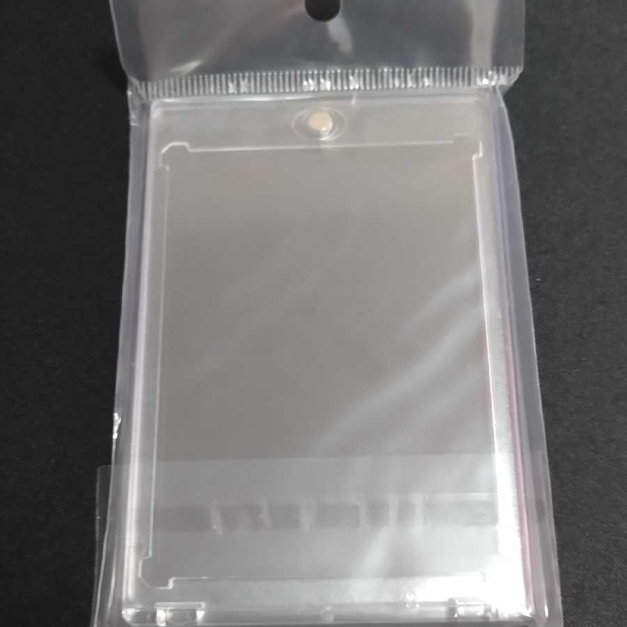 Magnet loader with extras, 35pt card pro tekter top loader, extras, card saver.