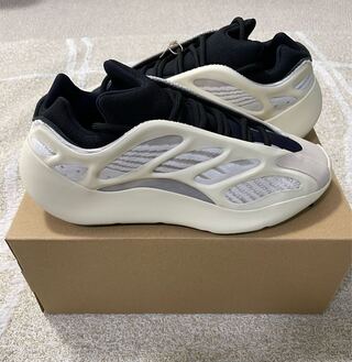 アディダス イージー 700 V3 "アザエル" 27cm