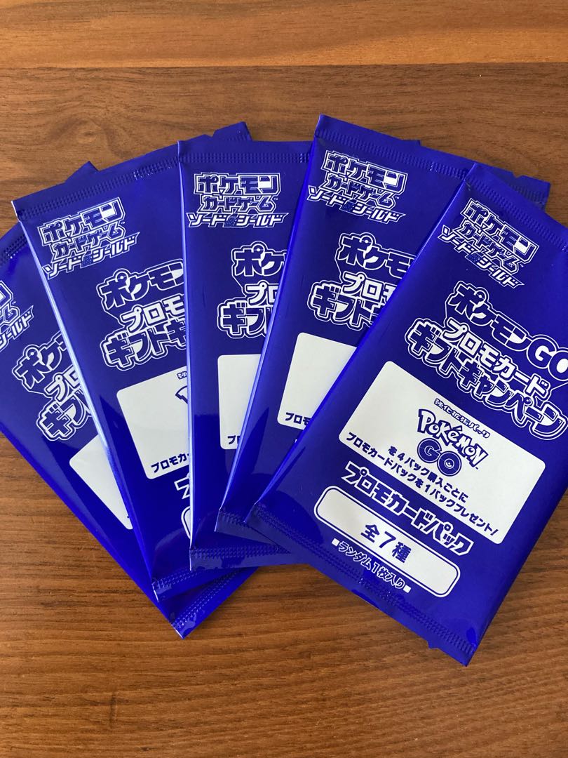 MewtwoV SR Pokémon Go with extras