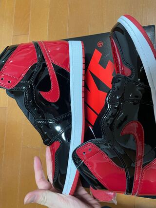 ナイキ エアジョーダン1 レトロ ハイ Og "ブレッド パテント" ブラック/ホワイトバーシティ レッド 555088-063 28.5cm