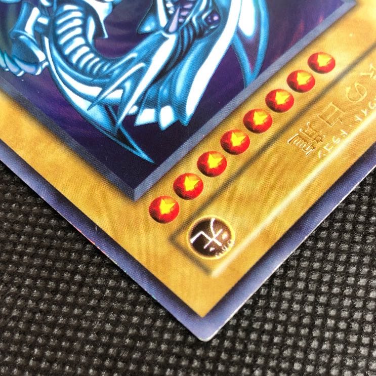 Blue-Eyes White Dragon Ultra Rare [37-0828-01M].