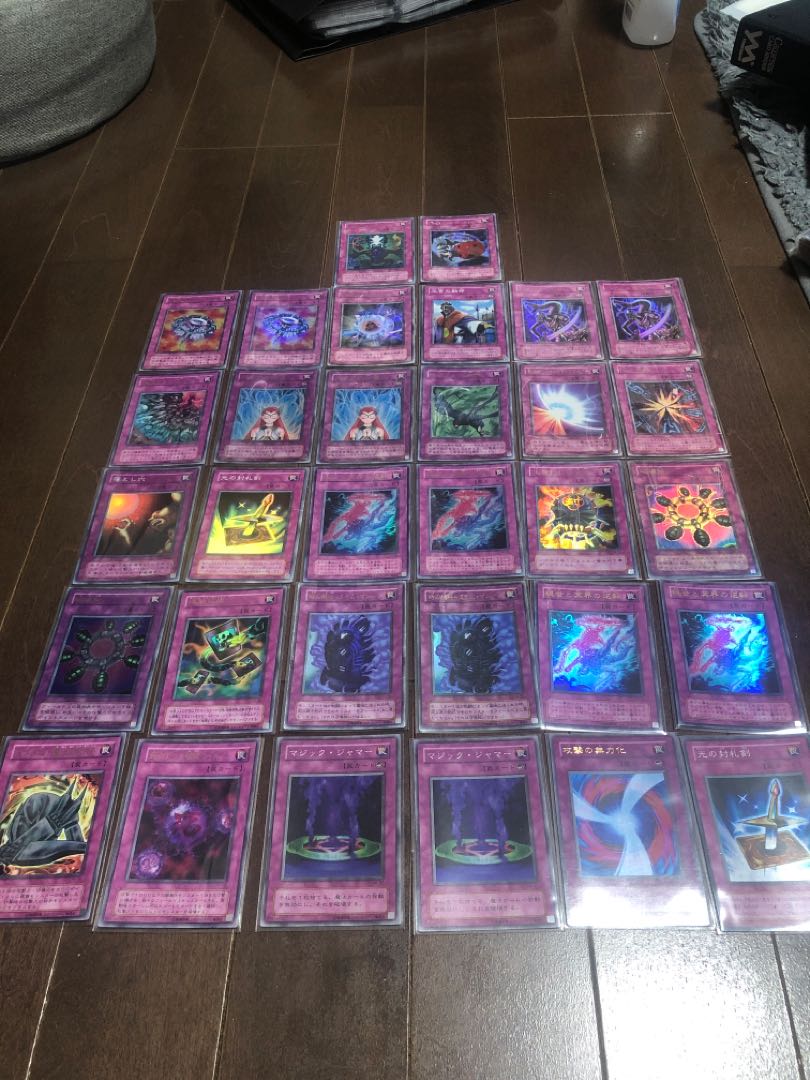 Yu-Gi-Oh! 2nd period, sold in bulk, 85 cards with scratches.