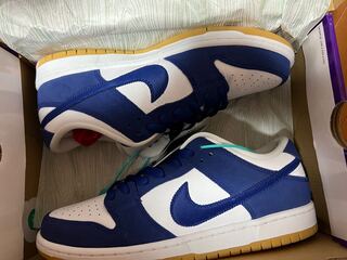 ナイキ SB ダンク ロー "ロサンゼルス ドジャース" ディープ ロイヤル ブルー/ホワイトスポーツ レッドガム ライト ブラウン DO9395-400 29cm