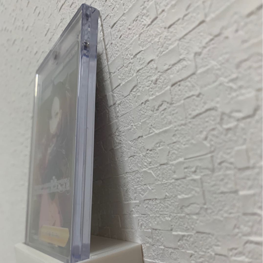 2 wall-mounted display stands for magnetic loaders