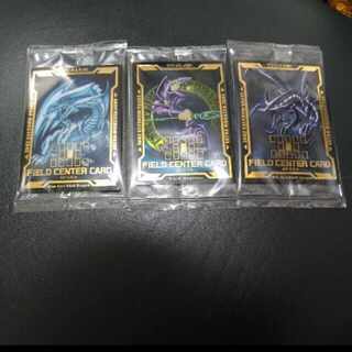Yu-Gi-Oh! Legendary Gold Box

 Center Card Set of 3 New