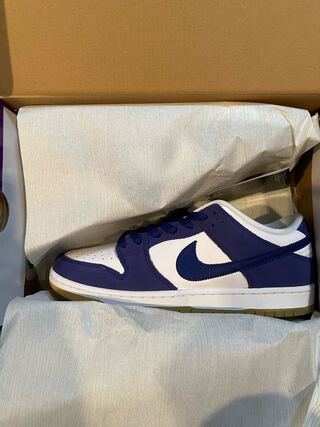 ナイキ SB ダンク ロー "ロサンゼルス ドジャース" ディープ ロイヤル ブルー/ホワイトスポーツ レッドガム ライト ブラウン DO9395-400 27.5cm