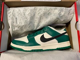 ナイキ ダンク ロー Se ロッタリー "ペールアイボリー/マラカイト" ブラック-マラカイト-ペールアイボリー DR9654-100 28cm