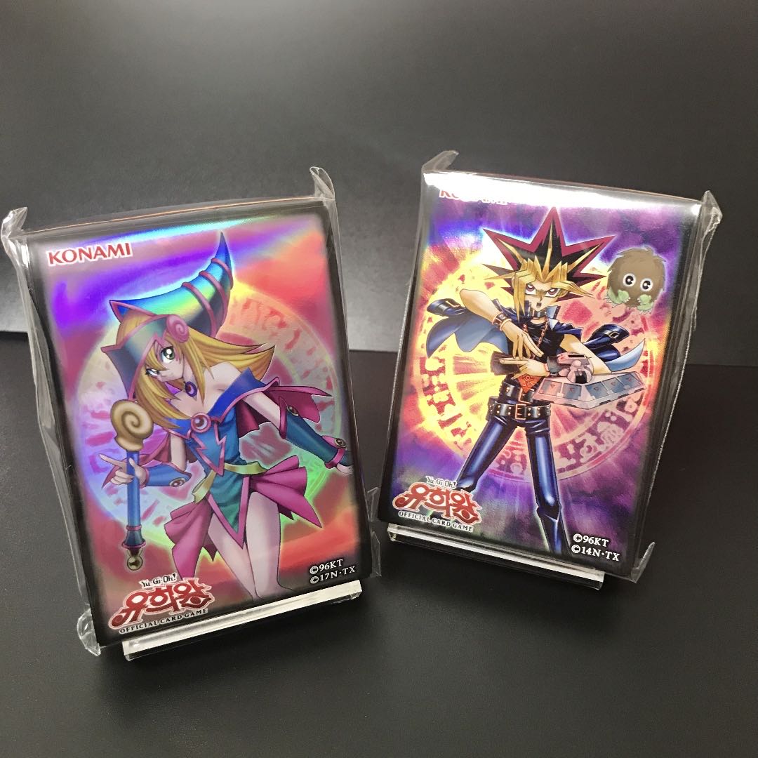 Anonymous delivery / brand new, unopened] Black Magician Girl / Yami Yu-Gi-Sleeve, set of 70, 2 sets.