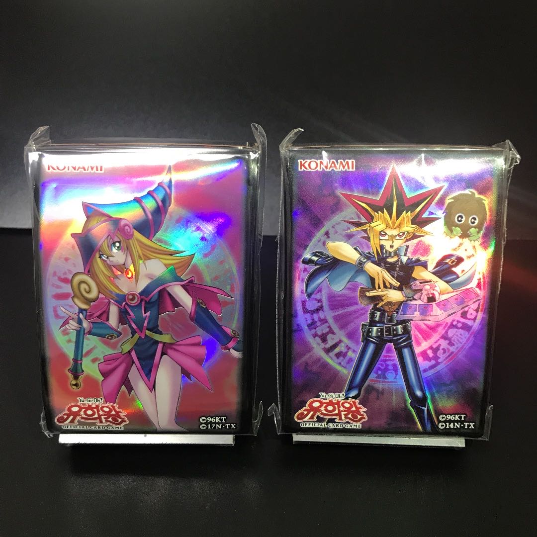 Anonymous delivery / brand new, unopened] Black Magician Girl / Yami Yu-Gi-Sleeve, set of 70, 2 sets.